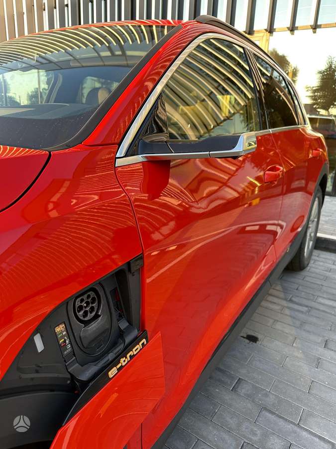 Audi e-tron, 95 kWh, off-road / crossover