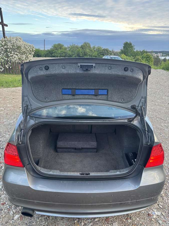 BMW 318, 2.0 l., Седан