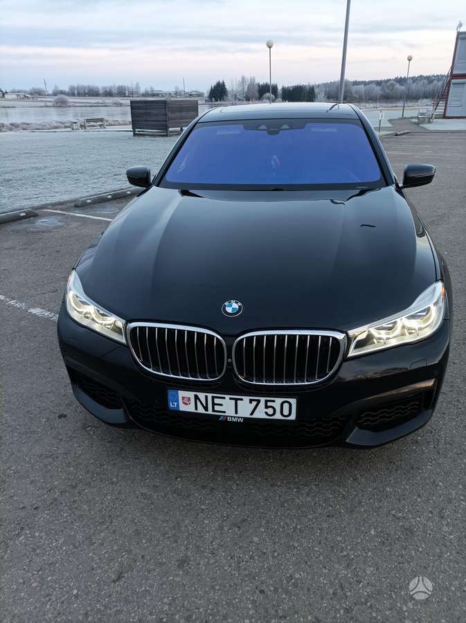 BMW 750, 4.4 l., Седан