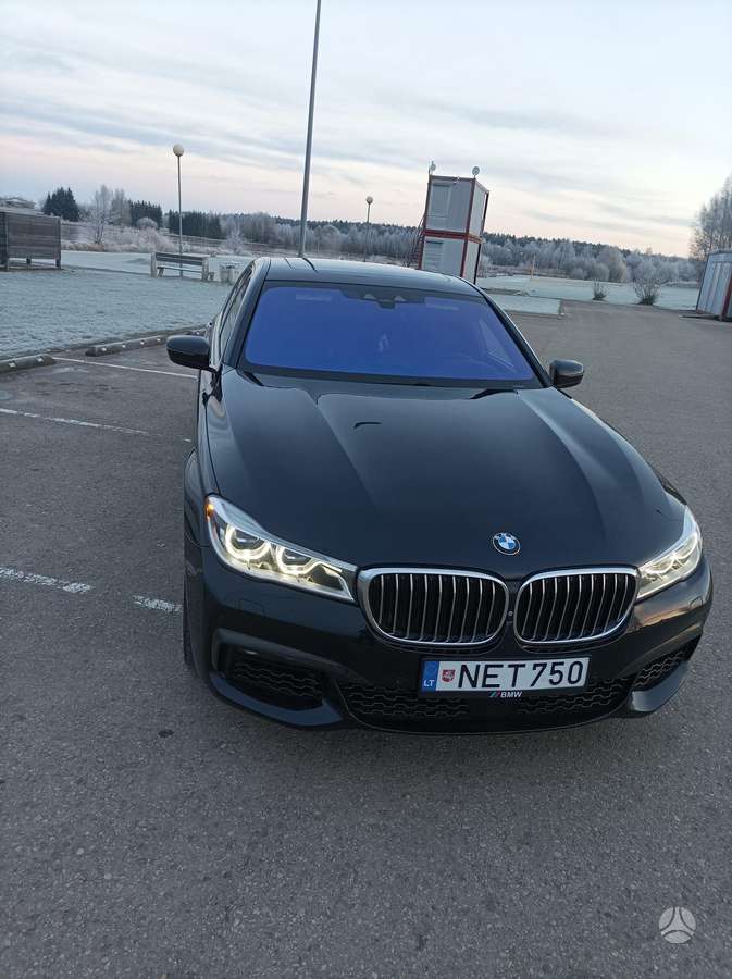 BMW 750, 4.4 l., Седан