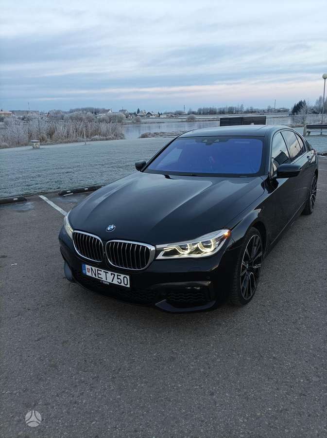 BMW 750, 4.4 l., Седан