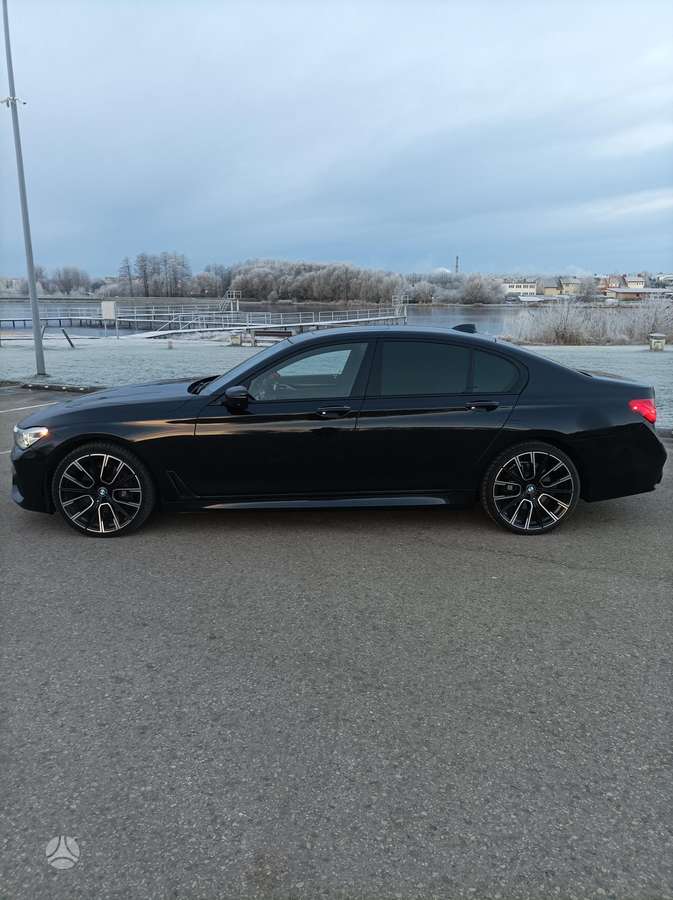 BMW 750, 4.4 l., Седан