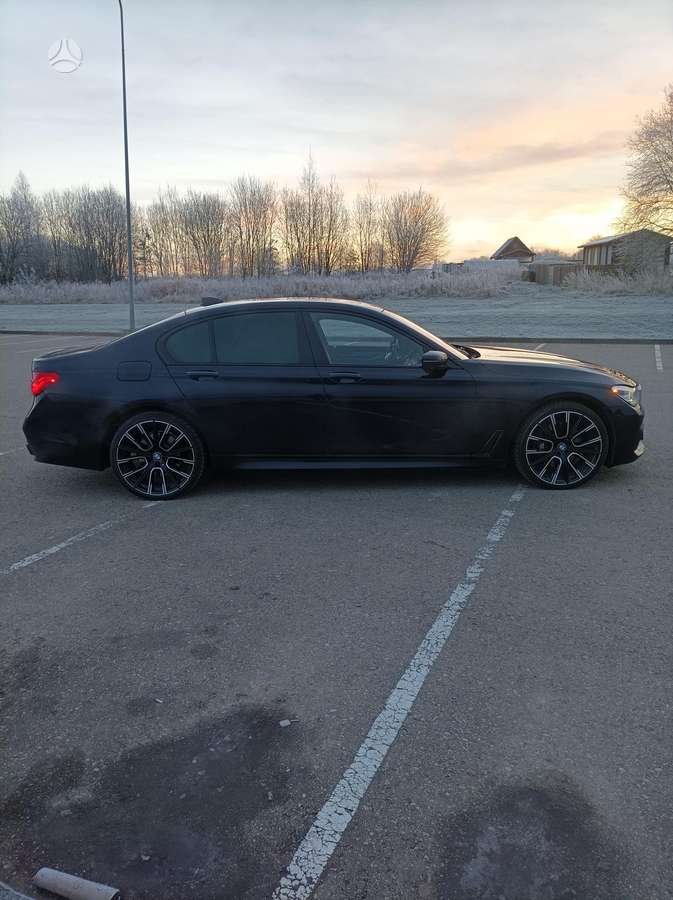 BMW 750, 4.4 l., Седан