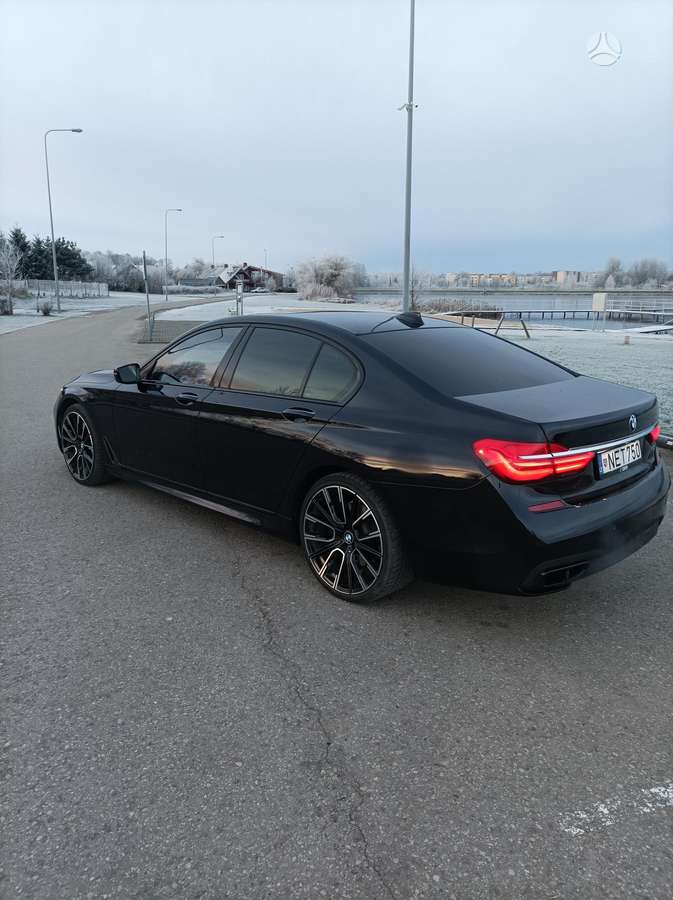 BMW 750, 4.4 l., Седан