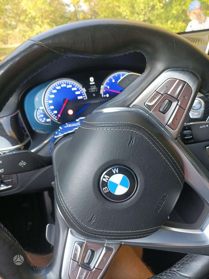BMW 750, 4.4 l., Седан