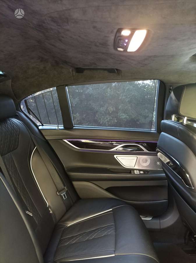BMW 750, 4.4 l., Седан