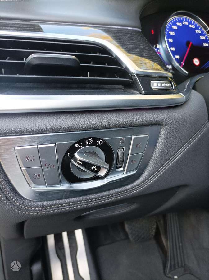 BMW 750, 4.4 l., Седан