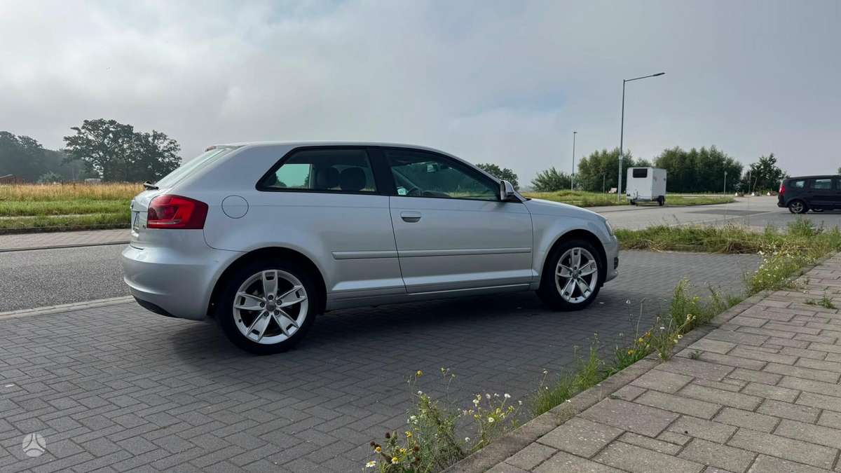 Audi A3, 1.6 l., hatchback