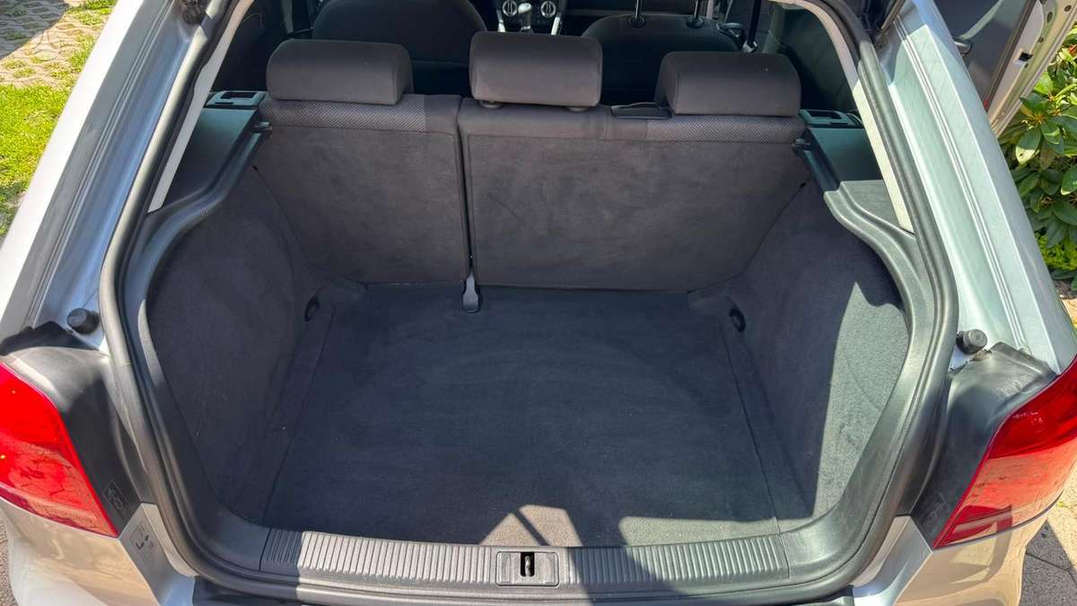 Audi A3, 1.6 l., hatchback