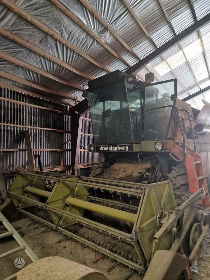 -Kita- Droningborg 4000s, combine harvesters