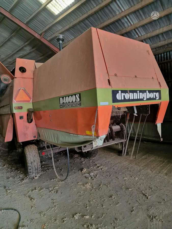 -Kita- Droningborg 4000s, combine harvesters