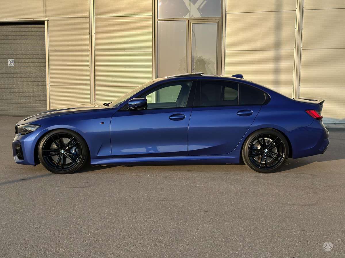 BMW 330, 2.0 l., Седан