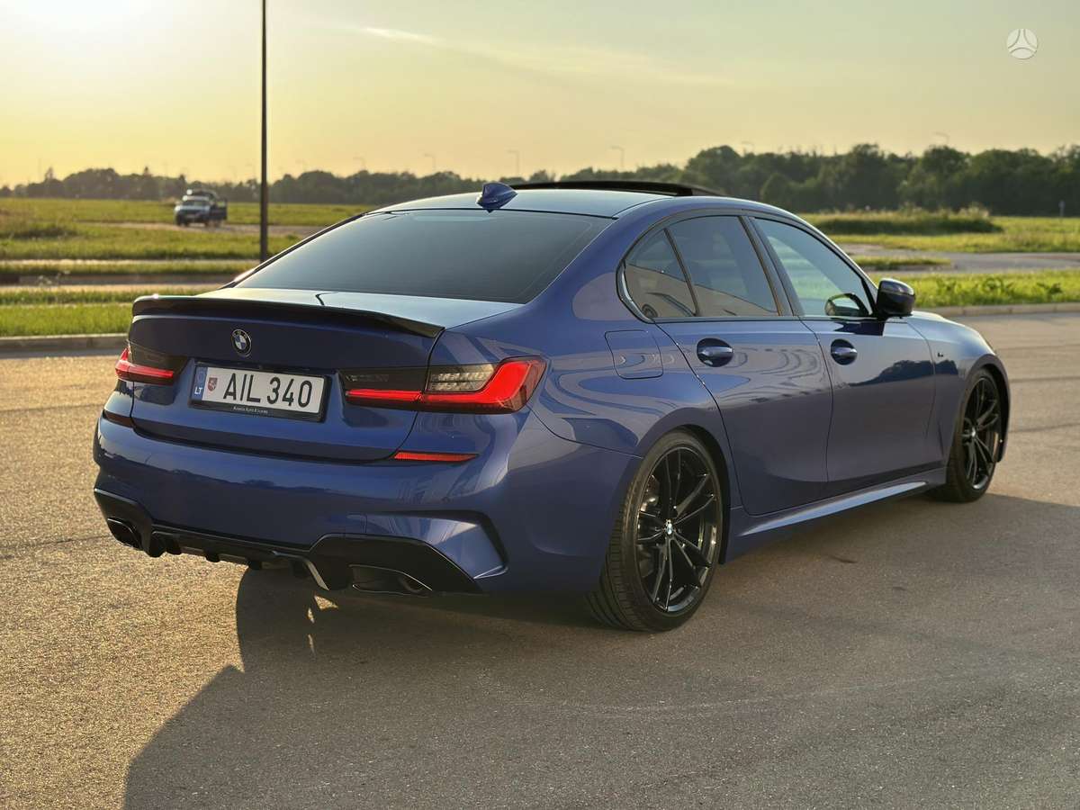 BMW 330, 2.0 l., Седан