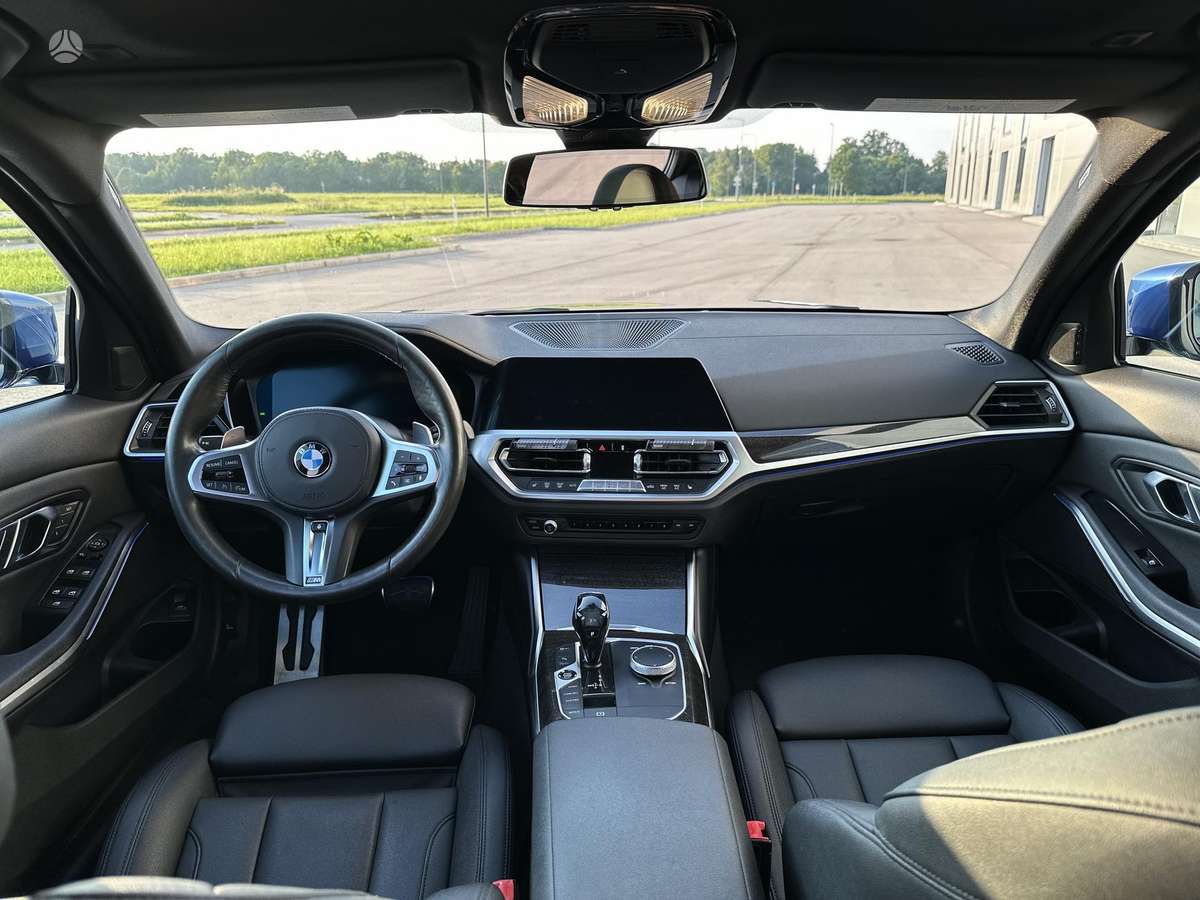 BMW 330, 2.0 l., Седан