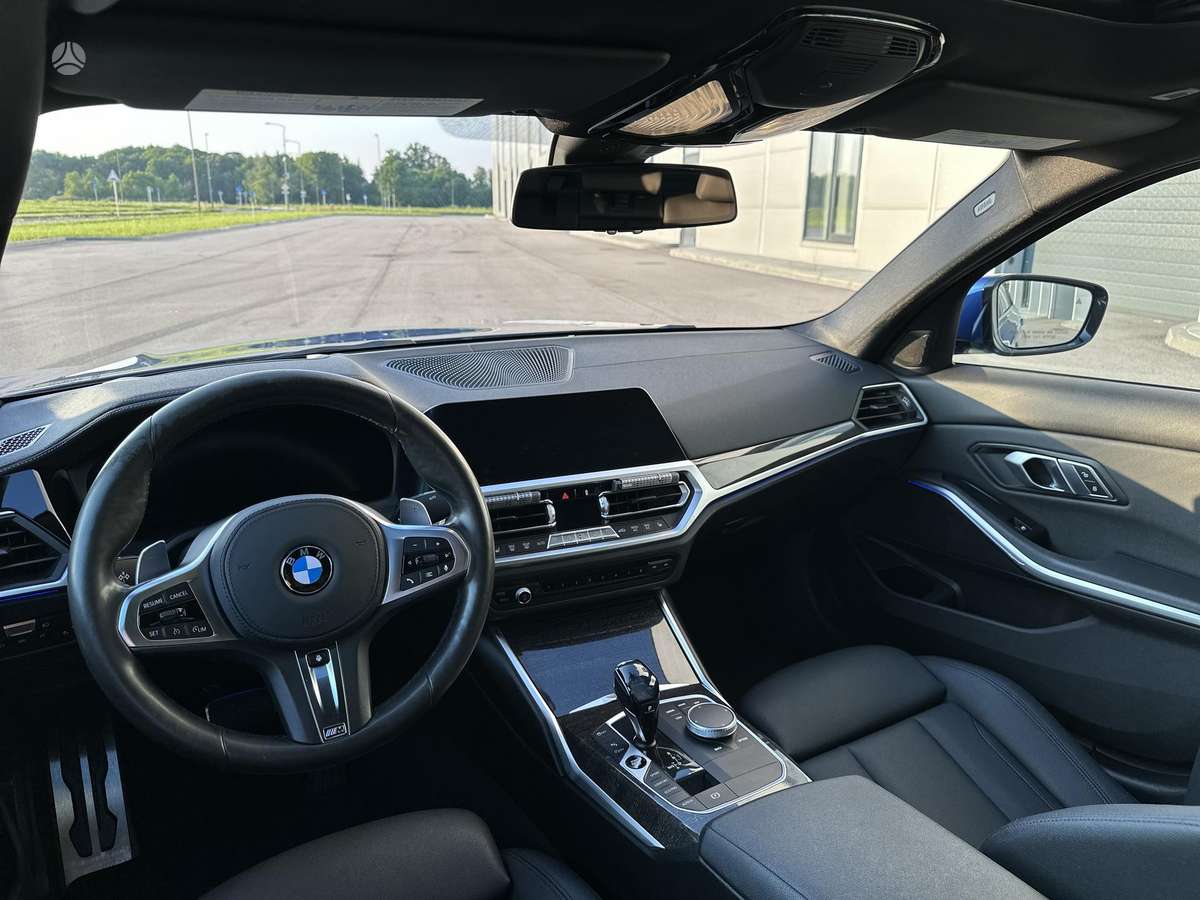 BMW 330, 2.0 l., Седан
