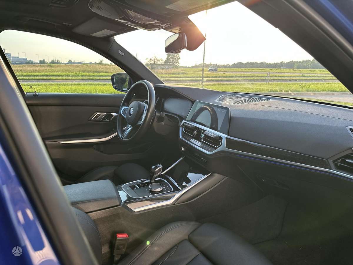 BMW 330, 2.0 l., Седан
