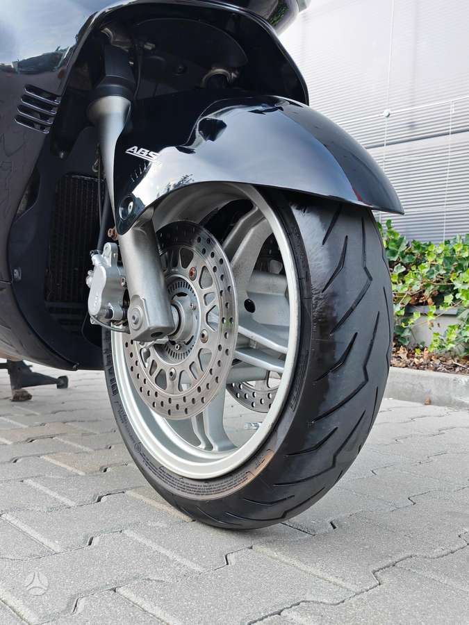 Suzuki Burgman 650cc, scooters / mopeds