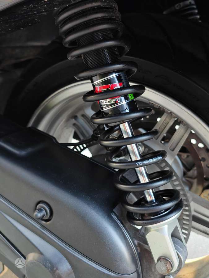 Suzuki Burgman 650cc, scooters / mopeds