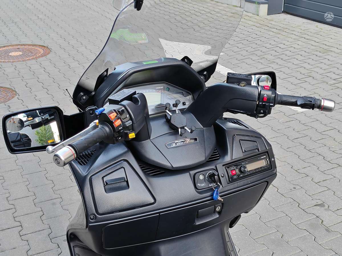 Suzuki Burgman 650cc, scooters / mopeds