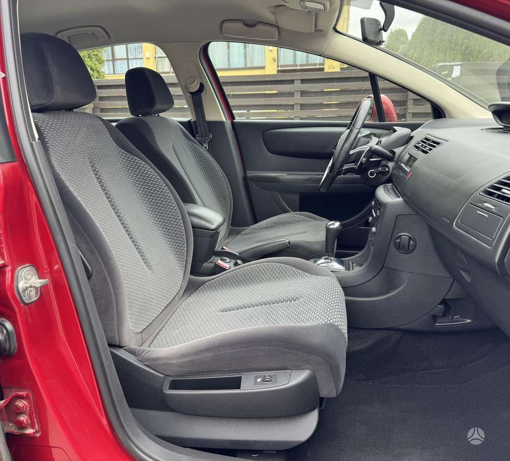 Citroen C4, 1.6 l., hatchback