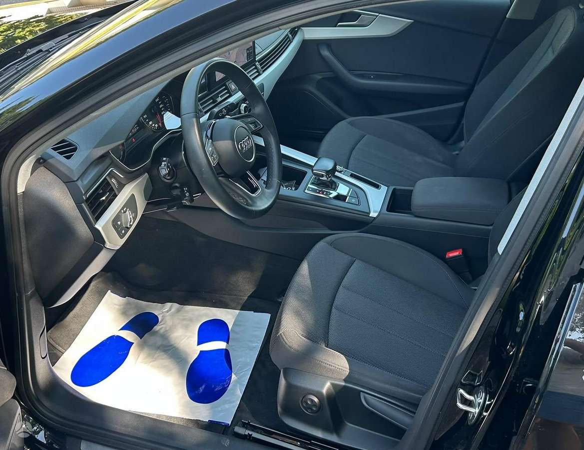 Audi A4, 2.0 l., Седан