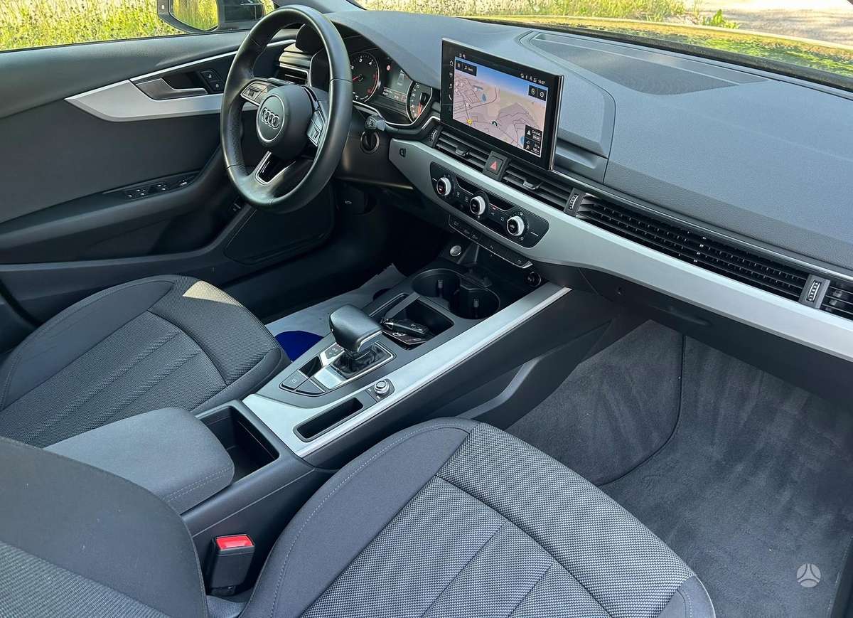 Audi A4, 2.0 l., Седан