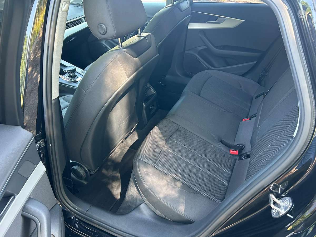 Audi A4, 2.0 l., Седан