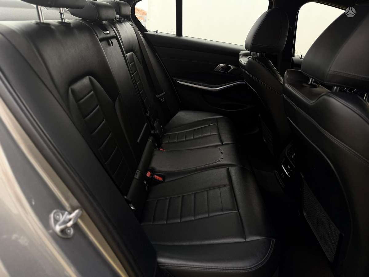 BMW 320, 2.0 l., Седан