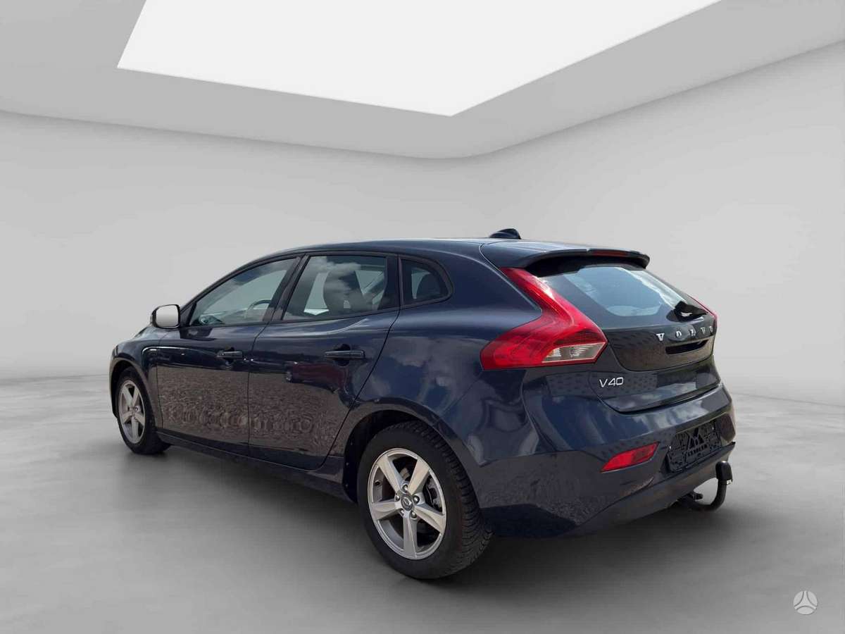 Volvo V40, 1.6 l., hatchback