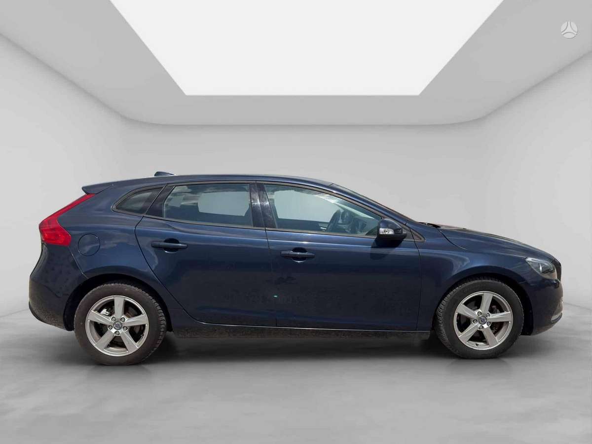 Volvo V40, 1.6 l., hatchback