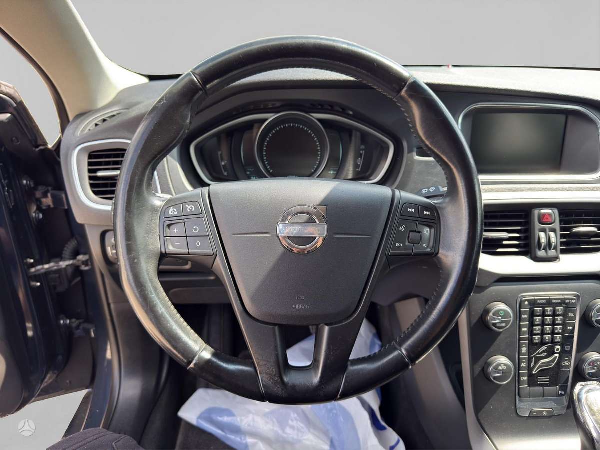 Volvo V40, 1.6 l., hatchback