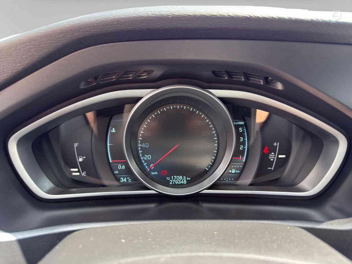 Volvo V40, 1.6 l., hatchback