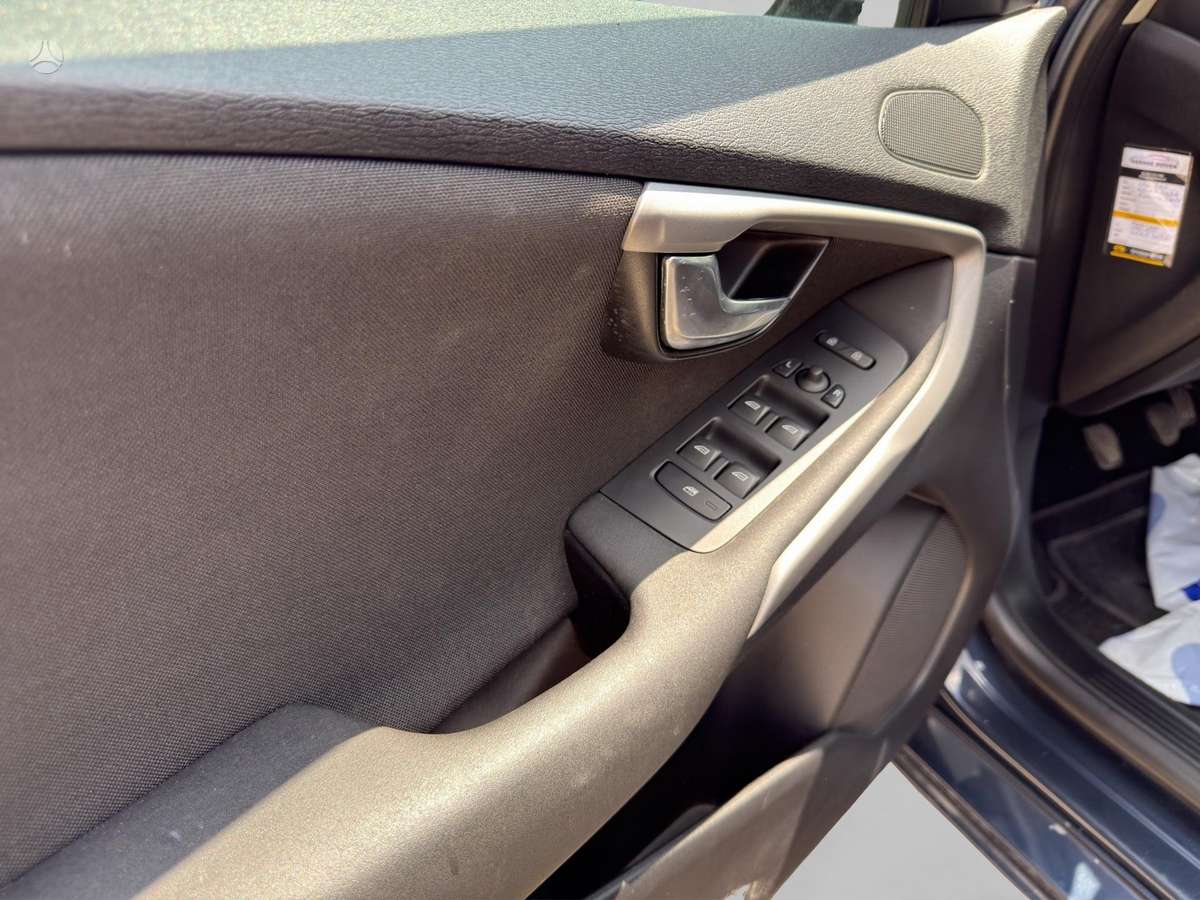 Volvo V40, 1.6 l., hatchback