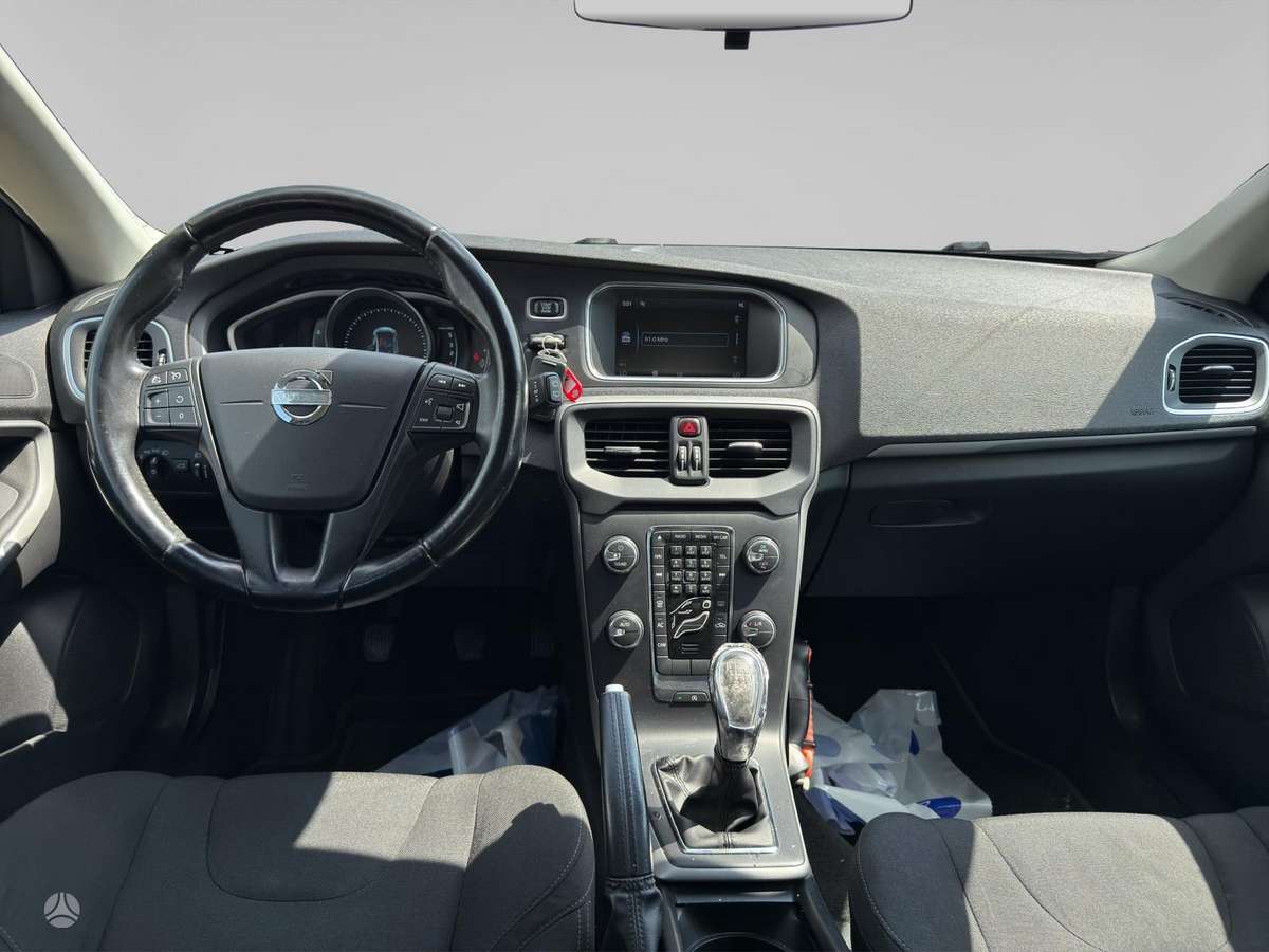 Volvo V40, 1.6 l., hatchback