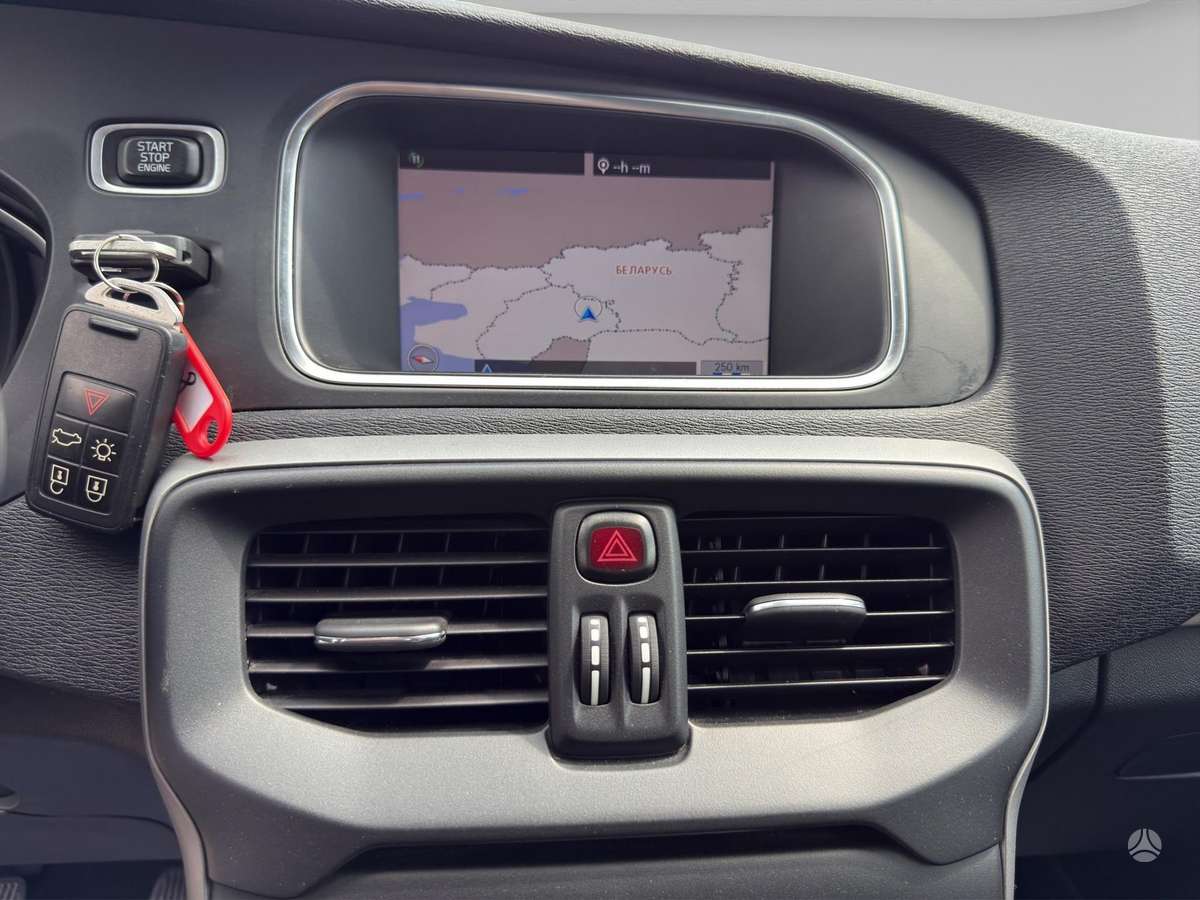 Volvo V40, 1.6 l., hatchback