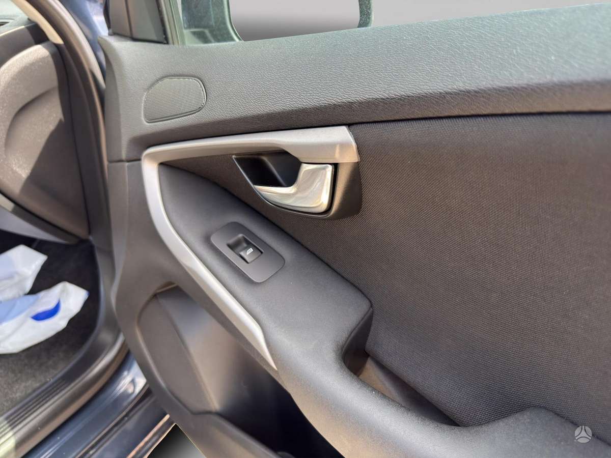 Volvo V40, 1.6 l., hatchback