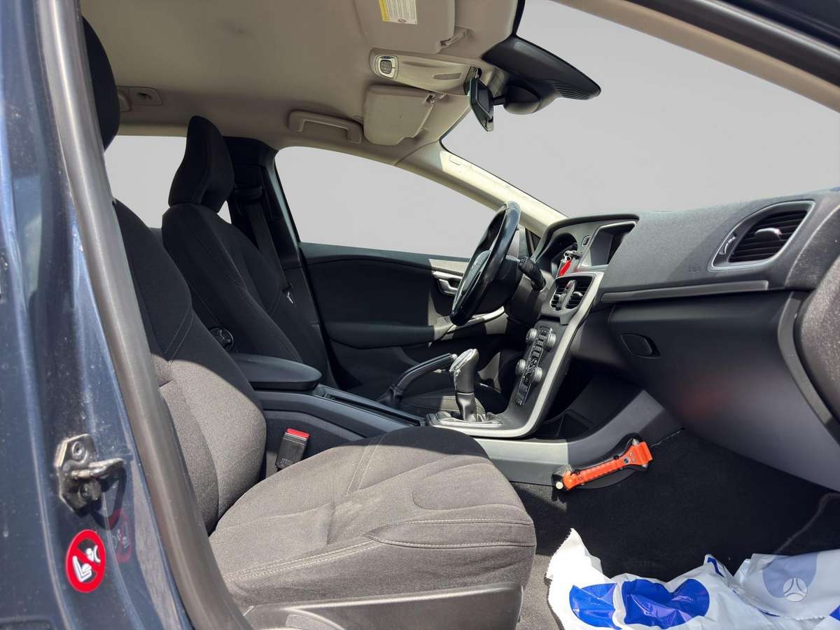 Volvo V40, 1.6 l., hatchback