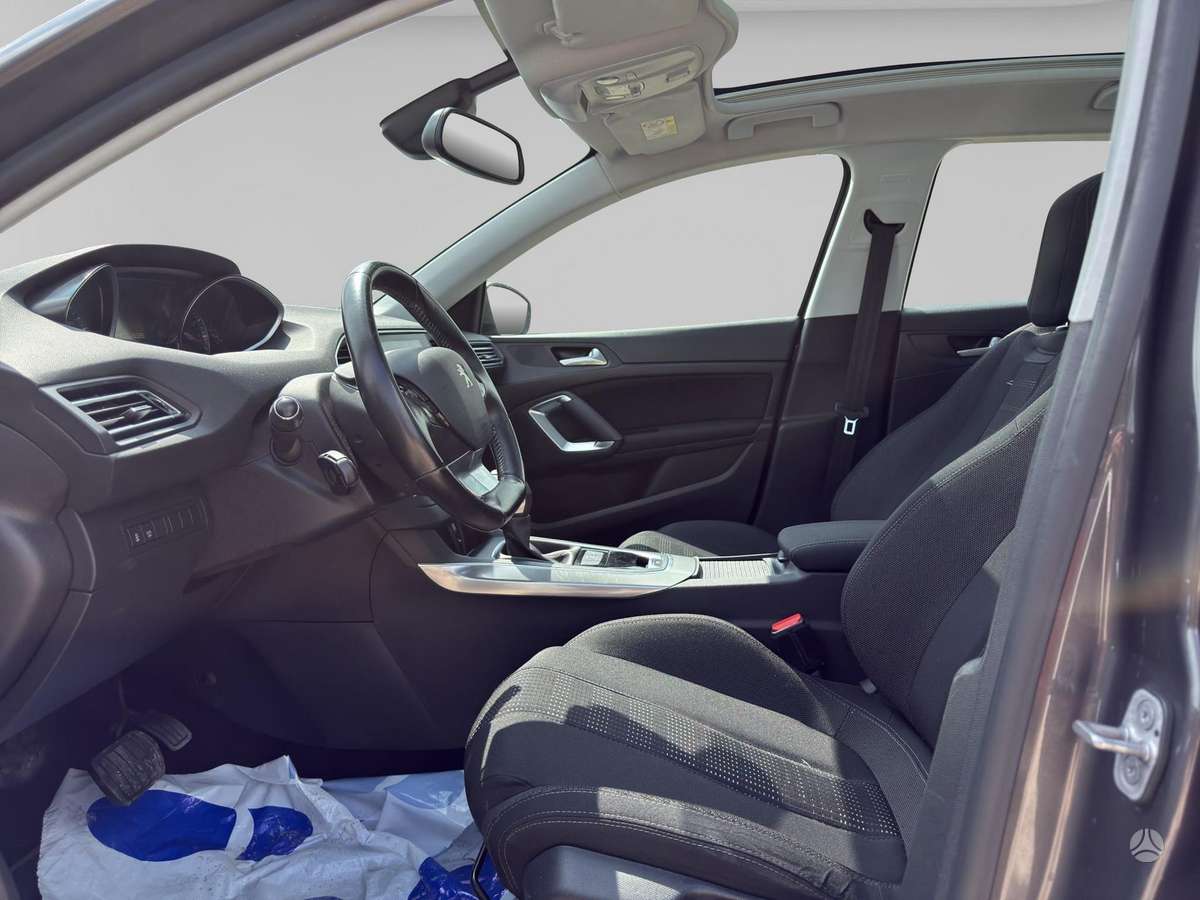 Peugeot 308, 1.2 l., hatchback