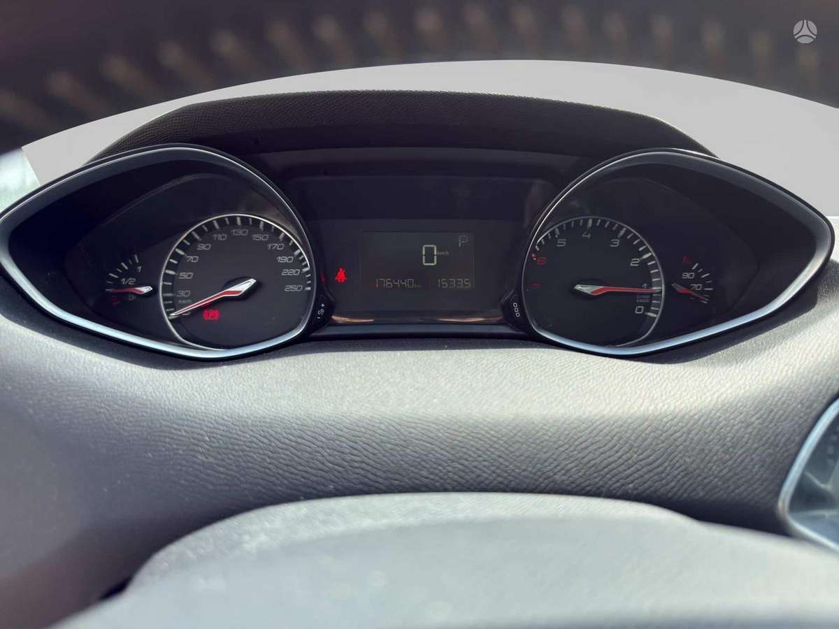 Peugeot 308, 1.2 l., hatchback