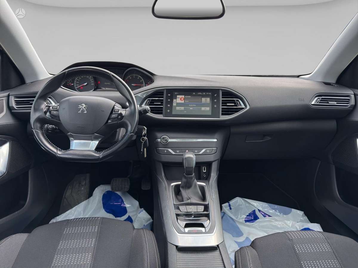 Peugeot 308, 1.2 l., hatchback