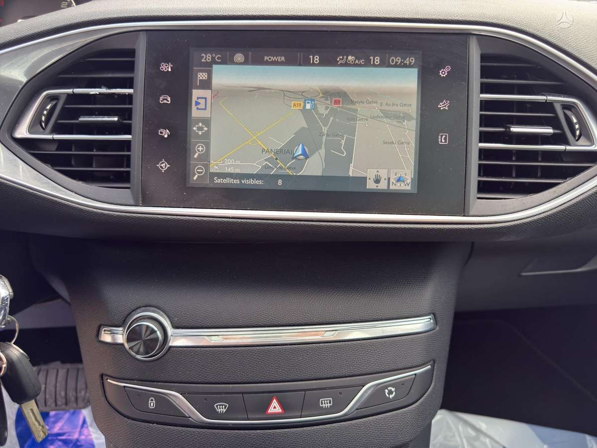 Peugeot 308, 1.2 l., hatchback