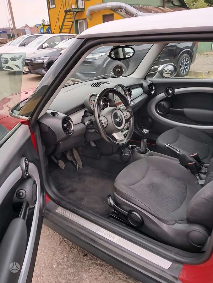 Mini Cooper, 1.6 l., hatchback