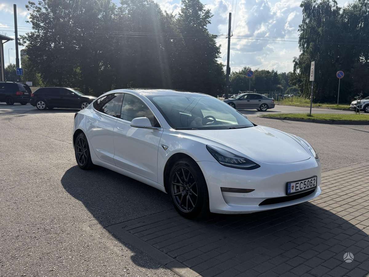 Tesla Model 3, 81 kWh, hatchback