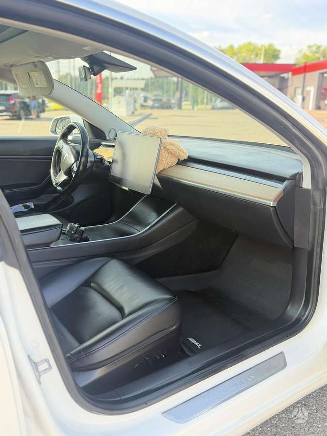 Tesla Model 3, 81 кВт·ч, Хэтчбек