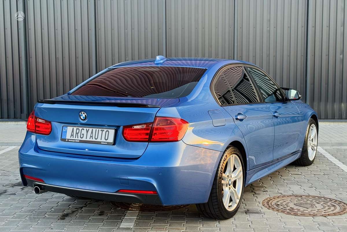 BMW 320, 2.0 l., saloon / sedan