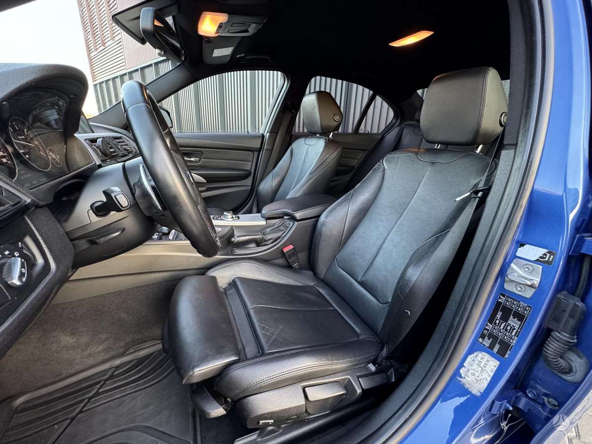 BMW 320, 2.0 l., saloon / sedan