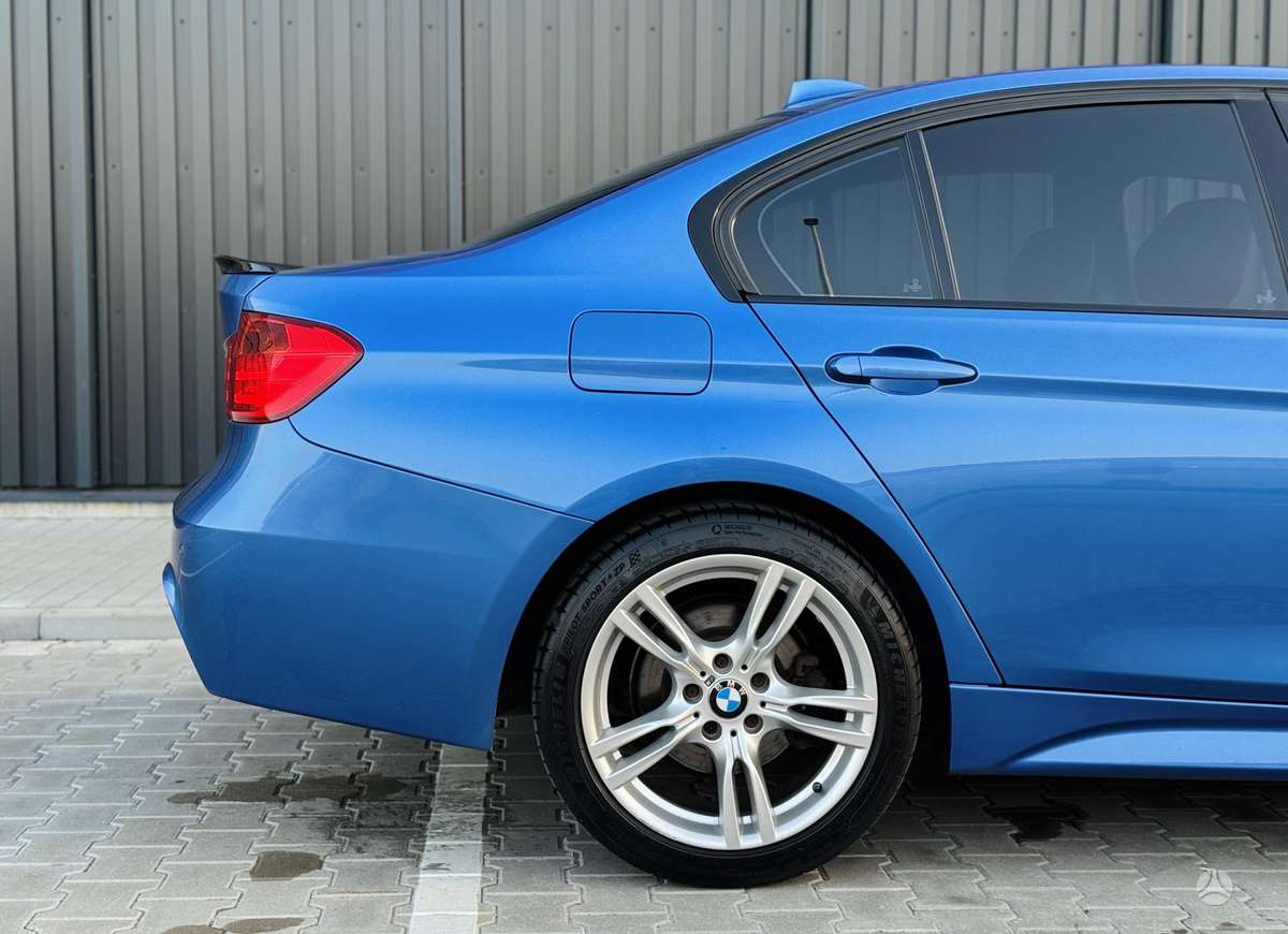 BMW 320, 2.0 l., saloon / sedan