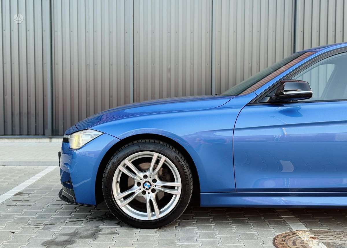 BMW 320, 2.0 l., saloon / sedan