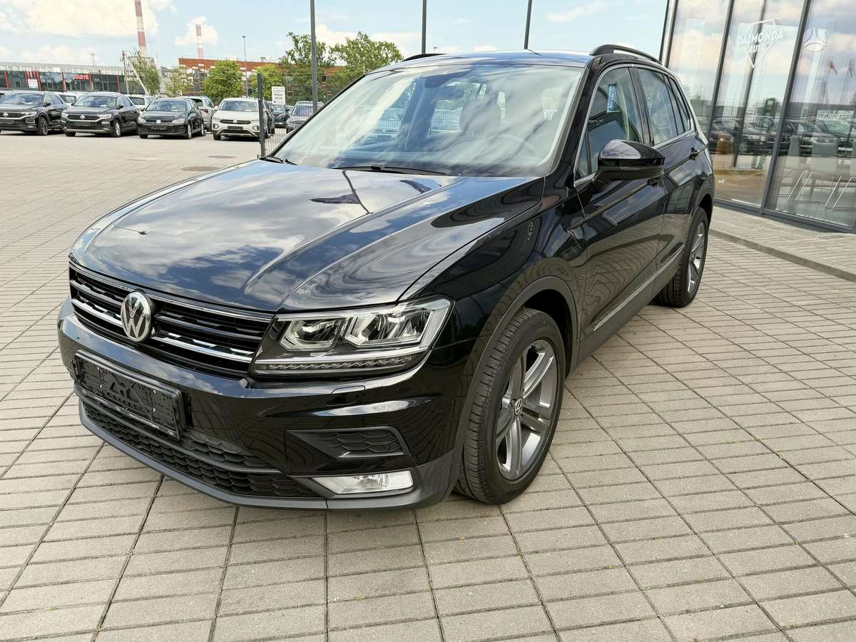 Volkswagen Tiguan - 1