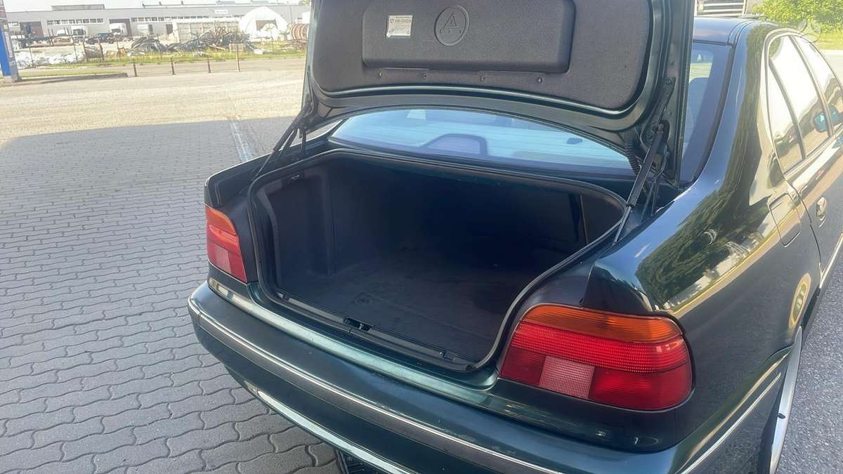 BMW 520, 2.0 l., Седан